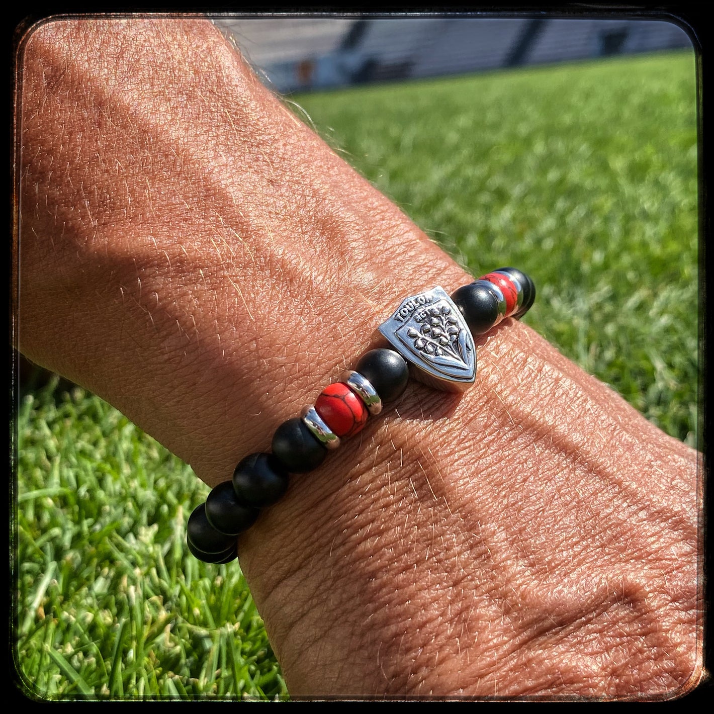 Rugby Club Toulonnais RCT bracelet with matte onyx and howlite beads