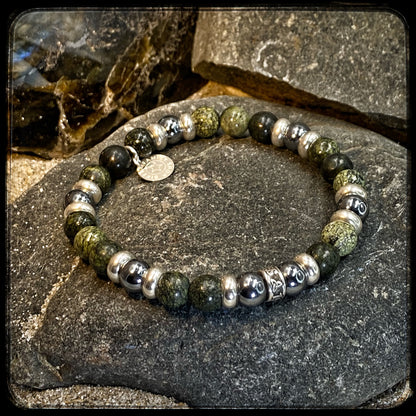 Bracelet BOSTON Perles 8mm, serpentine, térahertz, et argent 925. Motif DONUT