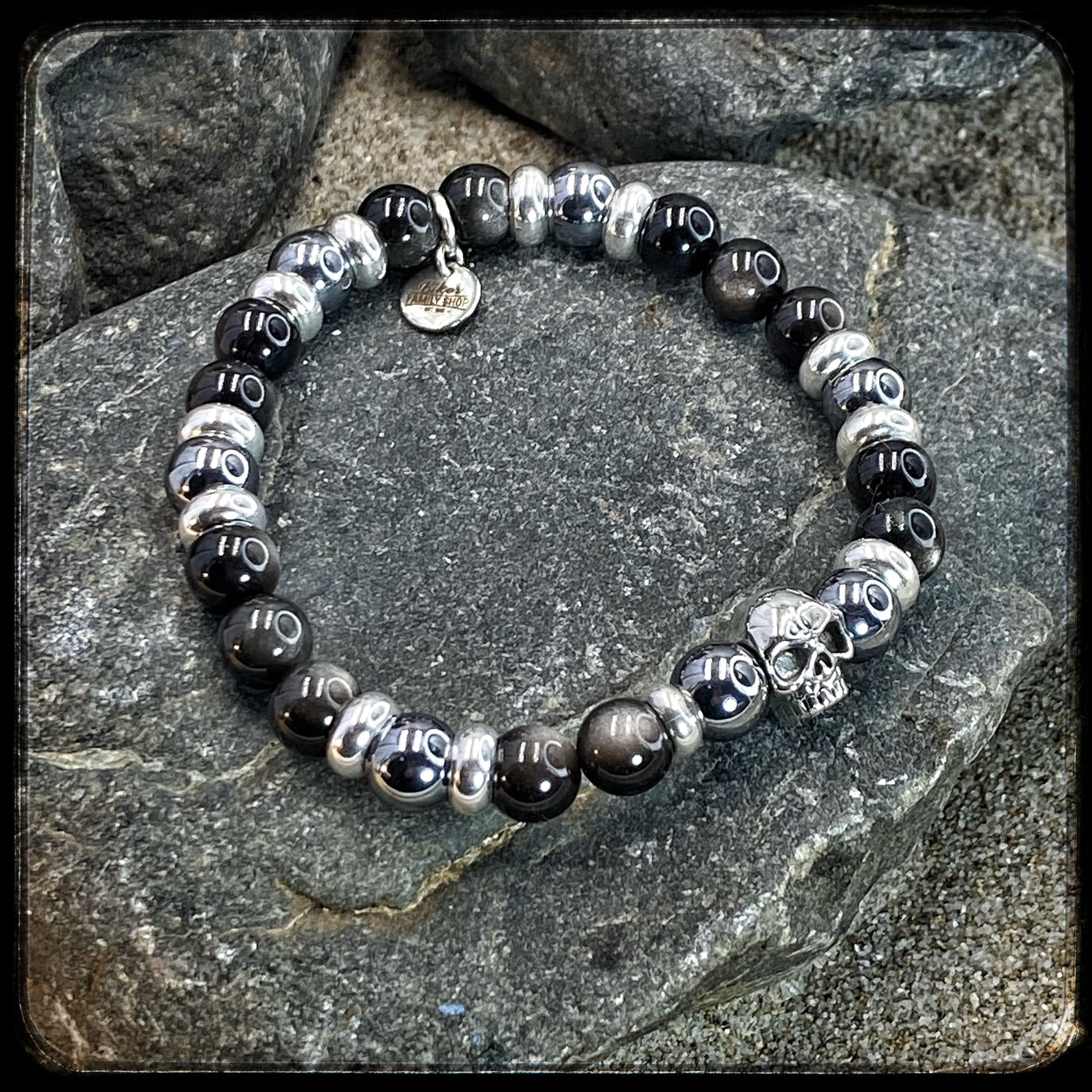 Bracelet DARK SIDE Perles 8mm, obsidienne et térahertz, argent 925. Motif tête de mort