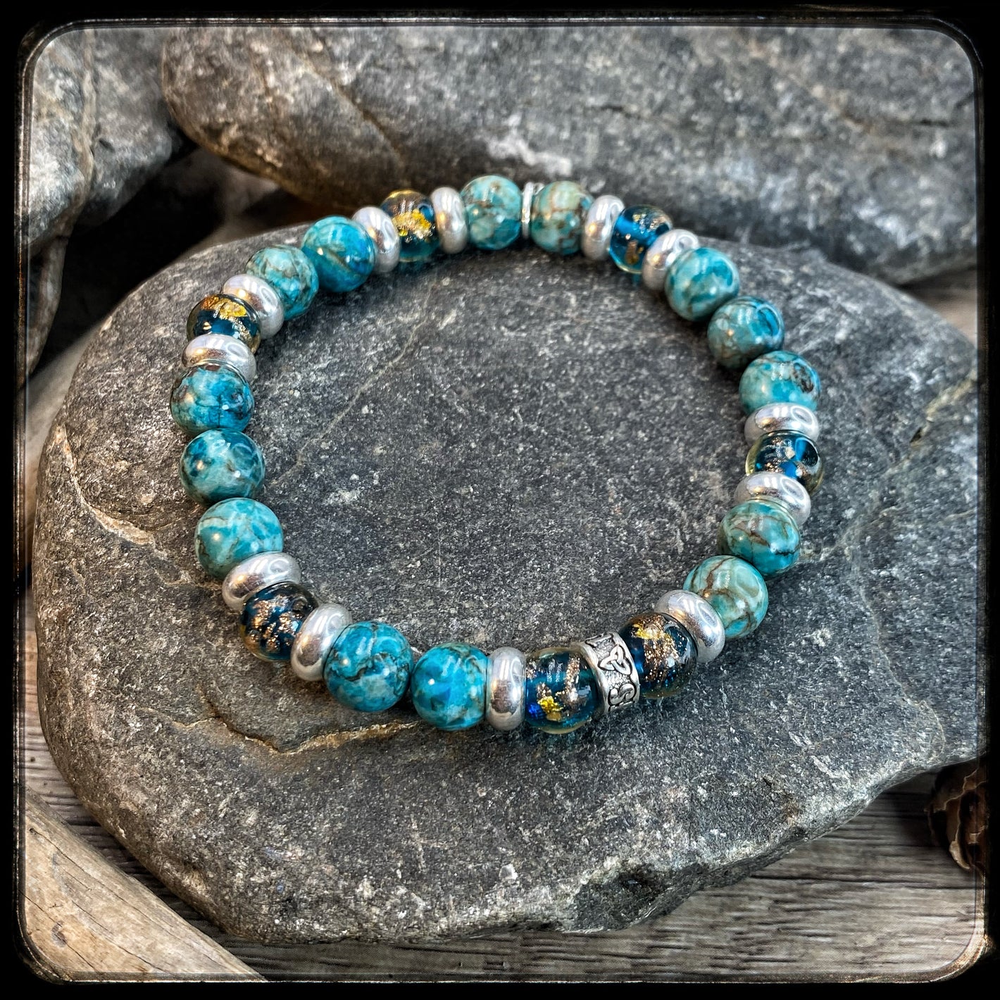Bracelet EL MONDO Perles 8mm turquoise naturelle. Motif DONUT