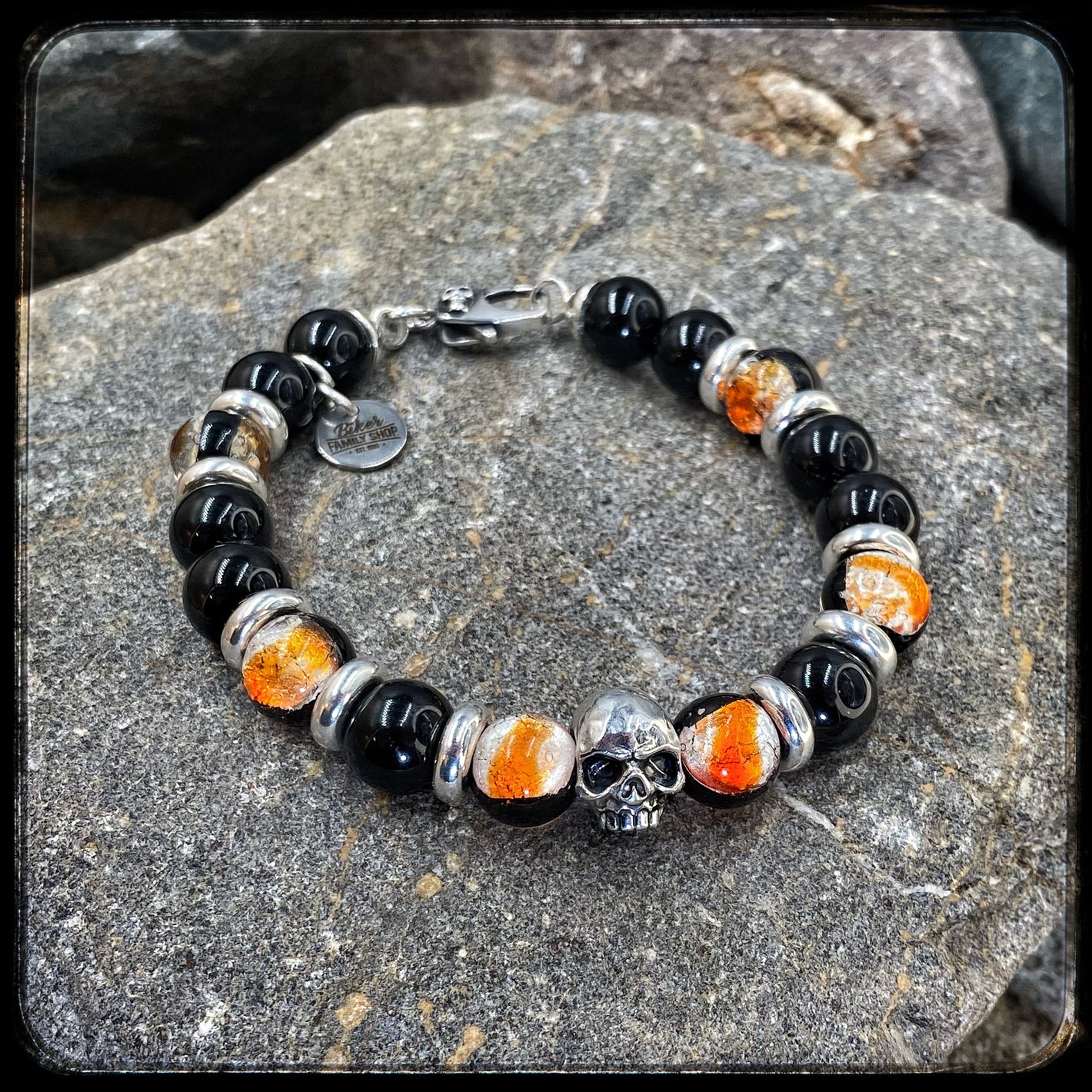 Bracelet FIREBALL Perles 10mm onyx. Fermoir argent 925. Motif SKULL