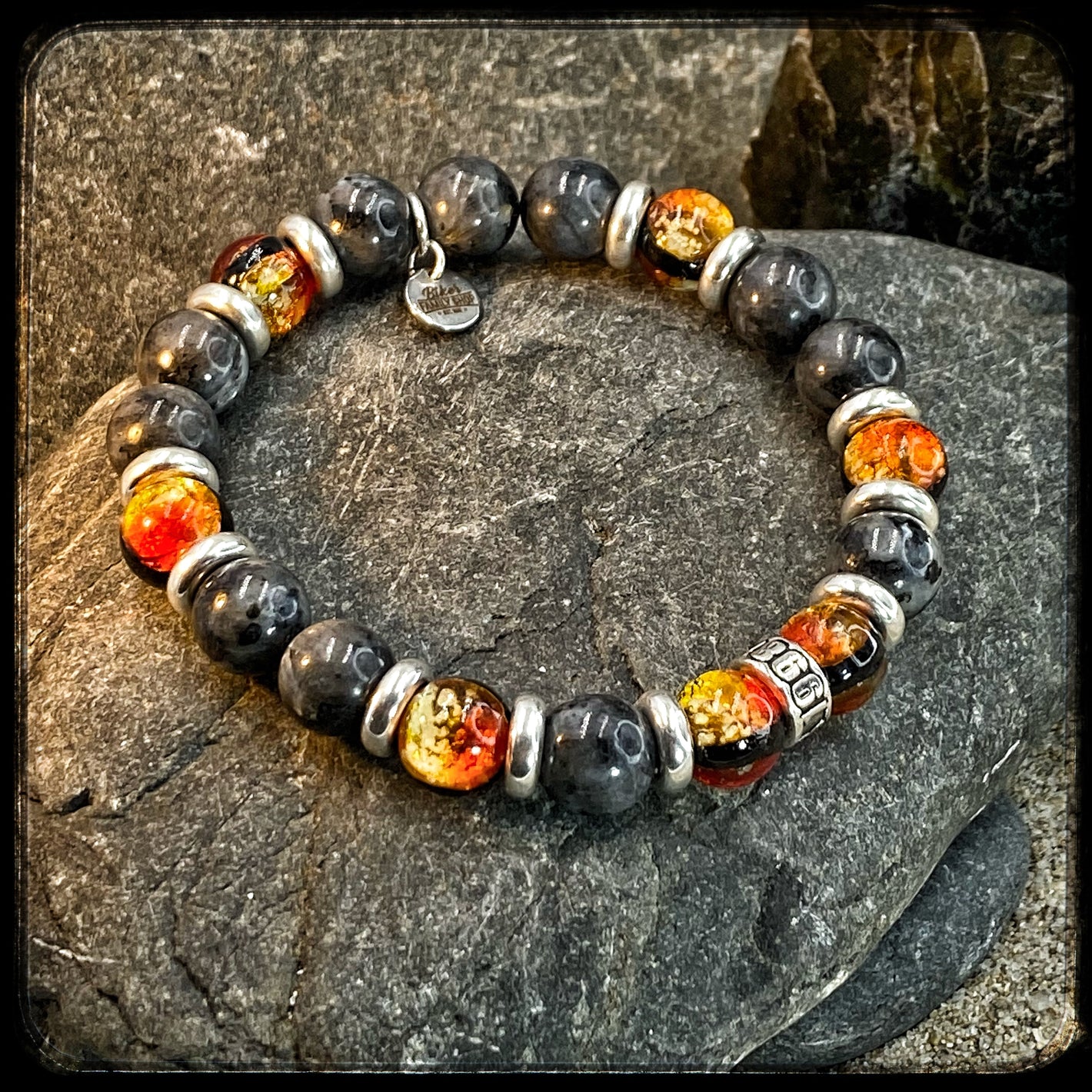 Bracelet MAGMA Perles 10mm larvikite et argent 925. Motif DONUT