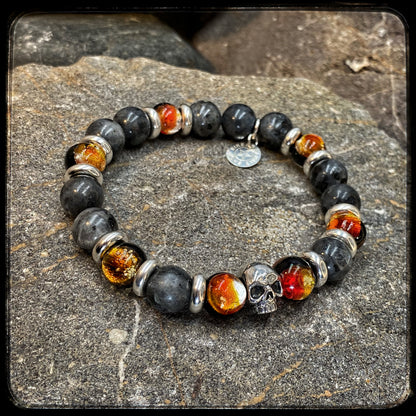 Bracelet MAGMA Perles 10mm larvikite et argent 925. Motif SKULL