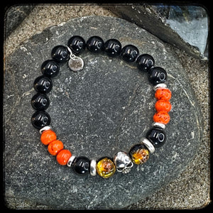 Bracelet MILWAUKEE Perles 10mm, onyx et magnésite, argent 925. Motif SKULL