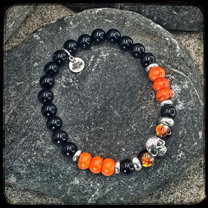 Bracelet MILWAUKEE Perles 8mm, onyx et magnésite, argent 925. Motif SKULL