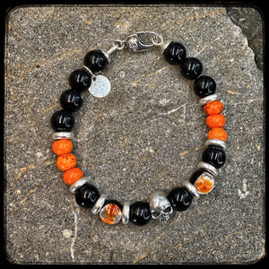 Bracelet MILWAUKEE Perles 10mm, onyx, magnésite. Fermoir argent 925. Motif SKULL
