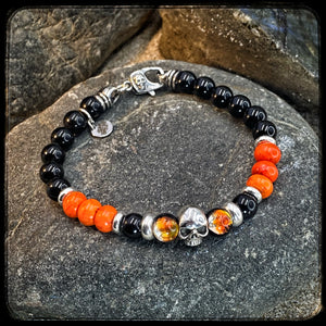 Bracelet MILWAUKEE Perles 8mm onyx noir et magnésite Fermoir argent 925. Motif SKULL