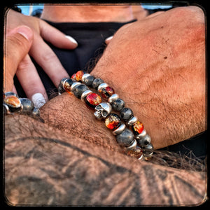 Bracelet MAGMA Perles 10mm larvikite et argent 925. Motif SKULL