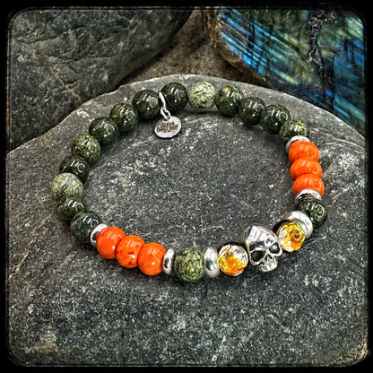 Bracelet PLATOON Perles 8mm, serpentine, magnésite et argent 925. Motif SKULL