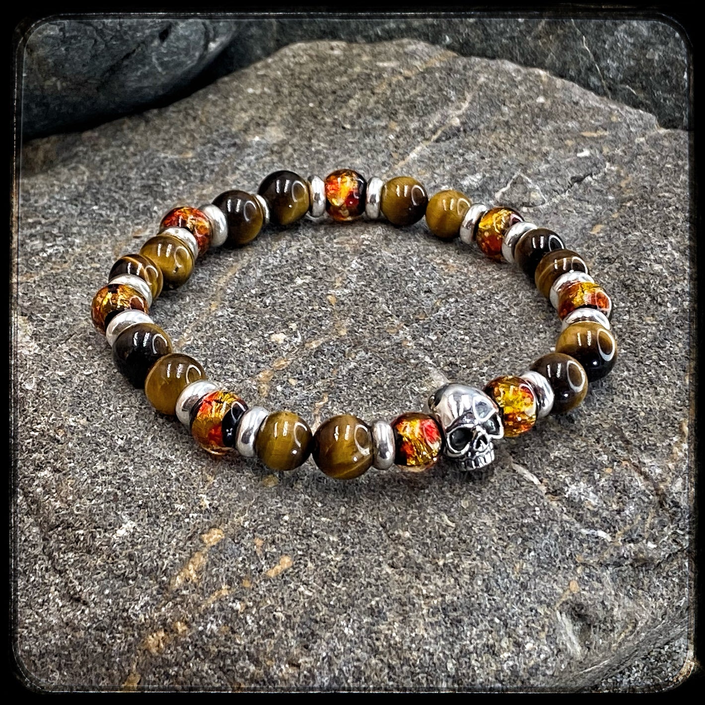 Bracelet TENNESSEE Perles 8mm.Œil de tigre jaune et argent 925. Motif SKULL