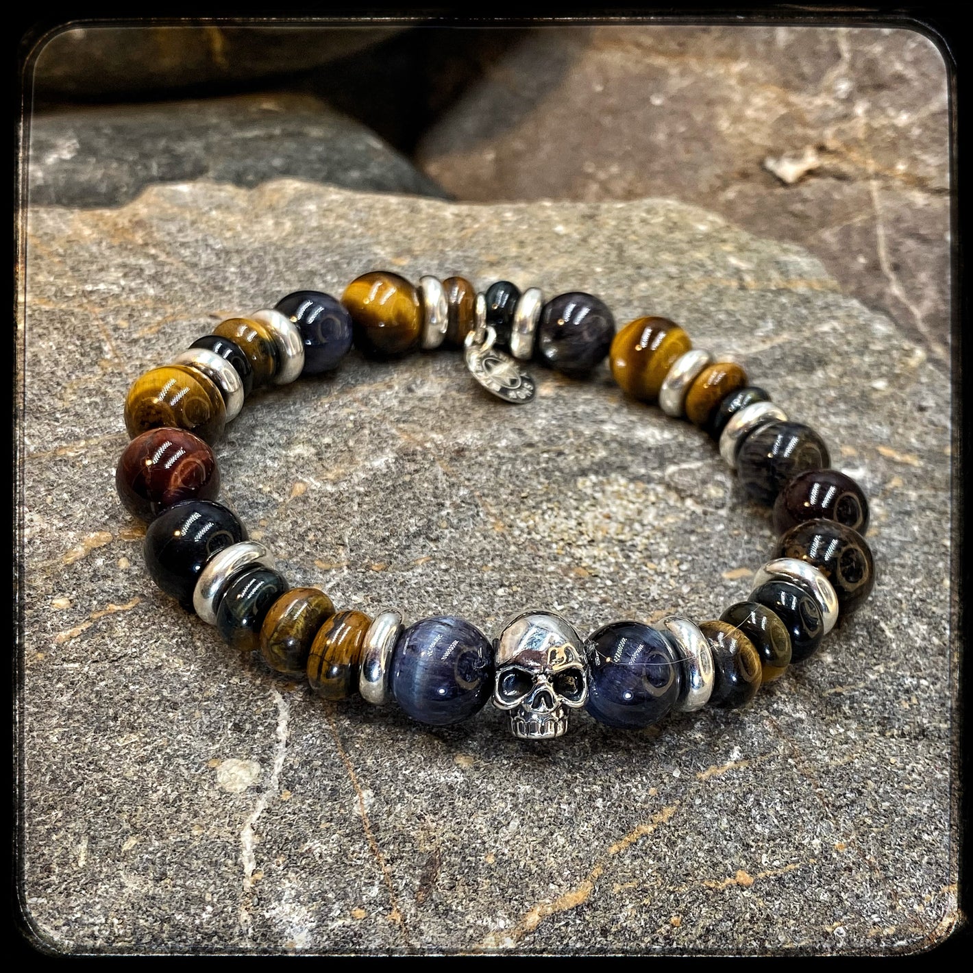 Bracelet TOBACCO Multiperles 10mm et argent 925. Motif SKULL